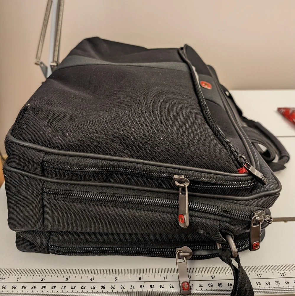 Wenger, Swiss Gear Laptop Briefcase Black with handles and shoulder strap - Picture 4 of 16